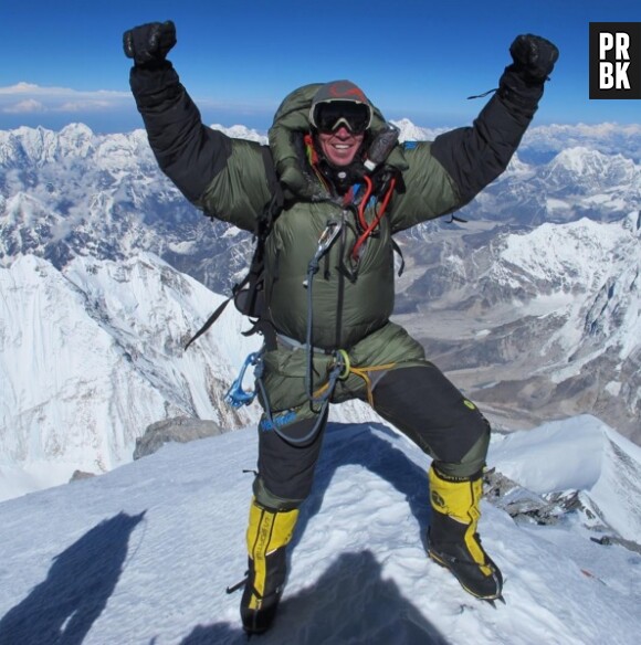 Adrian Ballinger en haut de l'Everest avec son ami Cory Richards