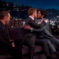 Game of Thrones saison 6 : Theon et Ramsay s&#039;embrassent et font la paix... enfin, presque !