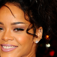 Rihanna : son drôle de cadeau sur scène