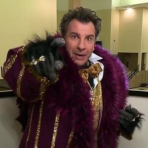 Michaël Youn était caché dans le costume du Gorille !