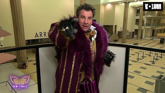 Michaël Youn était caché dans le costume du Gorille !