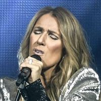 Céline Dion chante en coulisses