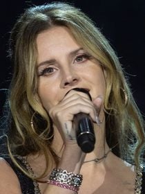 "Merci votre patience" : le prochain album de Lana Del Rey cache une énorme surprise mais, comme d'habitude, il va falloir être patient !