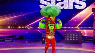 Mask Singer : qui est le Brocoli ? Il débarque dans DALS et lâche un indice, les fans sont persuadés de l'avoir reconnu ! "On l'a tous démasqué"