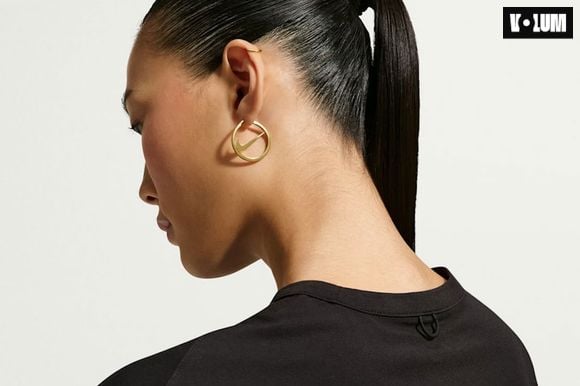 2 colliers et 2 boucles d'oreilles créées par Nike