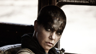 "Il est gros et peut à peine se battre" : Charlize Theron règle ses comptes avec véhémence avec la star d'action des années 90