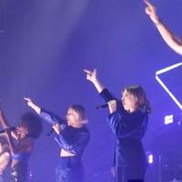 Star Academy : un ancien débarque en plein concert !
