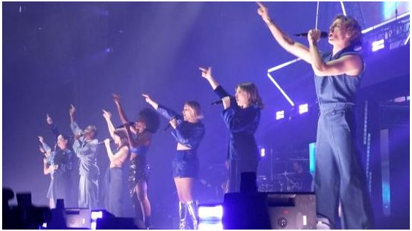 Star Academy : un ancien débarque en plein concert !