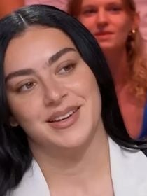 Charli xcx annonce un duo improbable sur son nouvel album, vous ne devinerez jamais qui c'est !