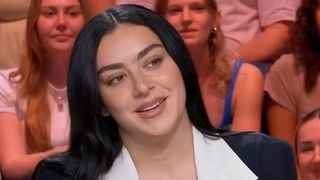 Charli xcx annonce un duo improbable sur son nouvel album, vous ne devinerez jamais qui c'est !
