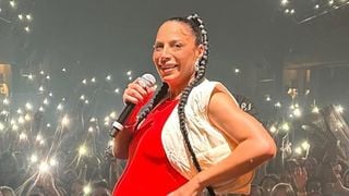 Zaho est enceinte : son annonce en plein concert