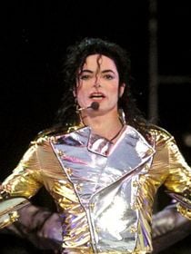 Michael Jackson battu : en 20 ans, cette star s'est hissée au sommet pour devenir l'artiste masculin le plus populaire de tous les temps