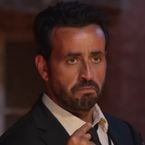 5 ans après La Flamme et 3 ans après Le Flambeau, Jonathan Cohen veut parodier une saga de Netflix