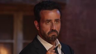 5 ans après La Flamme et 3 ans après Le Flambeau, Jonathan Cohen veut parodier une saga de Netflix