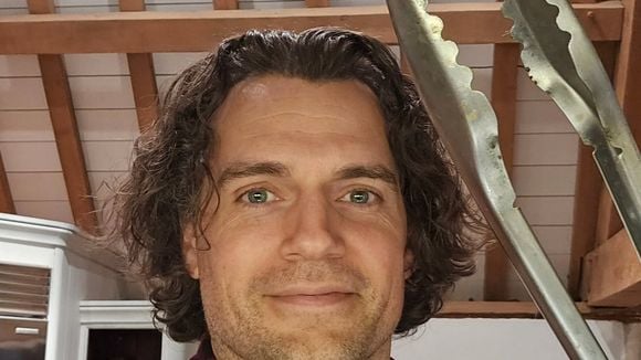 En préparation depuis déjà 16 ans, ce film voit son tournage être encore reporté car Henry Cavill s'est blessé en coulisses