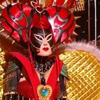 "On est complètement c*n" : le jury de Mask Singer 2025 hallucine et s'en veut en découvrant la Dame de Coeur, qui se cachait sous le costume ?