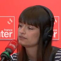 Clara Luciani fond en larmes en pleine interview