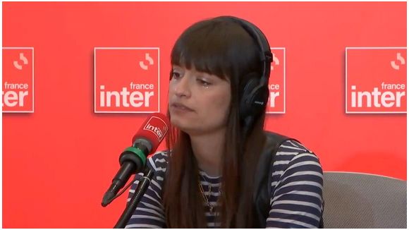 Clara Luciani fond en larmes en pleine interview