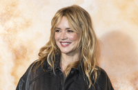 HugoDécrypte très gêné face à Virginie Efira : elle lui révèle une astuce pour les scènes de sexe au ciné... avec un drôle d'accessoire