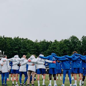 Les Bleus ont observé une minute de silence pour la mère de Didier Deschamps.