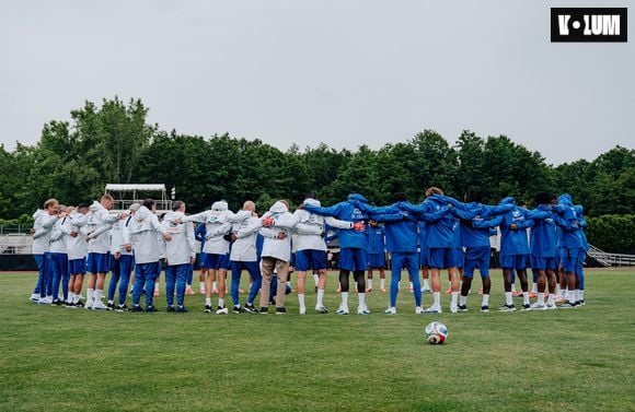 Les Bleus ont observé une minute de silence pour la mère de Didier Deschamps.