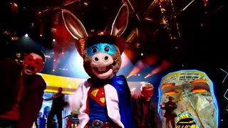 Mask Singer : les internautes ont démasqué l'Âne, un chanteur très populaire en France dans les années 2000