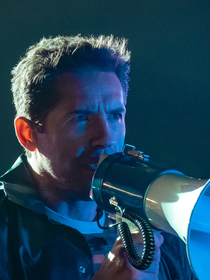 41 millions de vues en 3 jours : le premier gros succès de Netflix en 2026 est le nouveau thriller du réalisateur d'un des meilleurs films de Gerard Butler