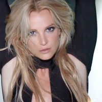Britney Spears en mode dancefloor sur "Clumsy"
