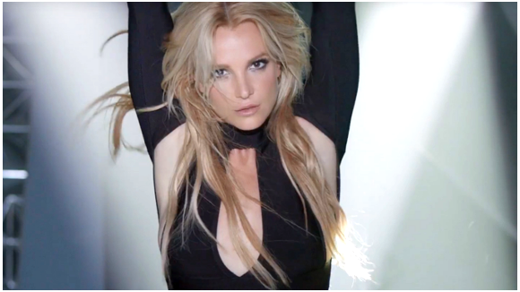 Britney Spears en mode dancefloor sur "Clumsy"
