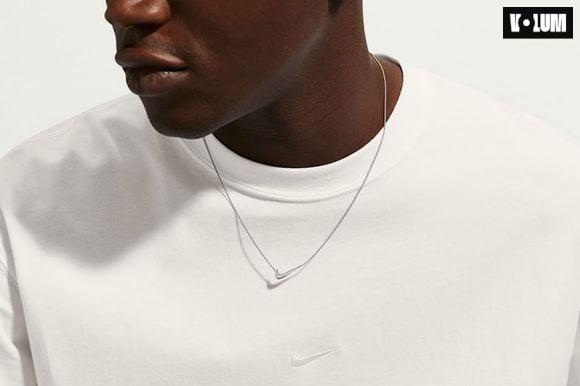 2 colliers et 2 boucles d'oreilles créées par Nike