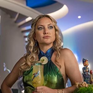 Kate Hudson dans Glass Onion : une histoire à couteaux tirés