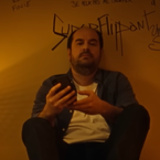 Bref 2 : Kyan Khojandi transformé pour coller à son personnage, "J’ai dû..."