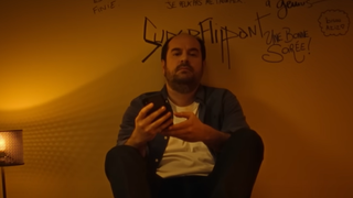 Bref 2 : Kyan Khojandi transformé pour coller à son personnage, "J’ai dû..."