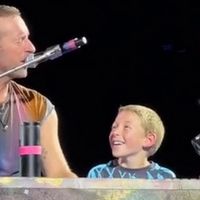 Coldplay surprend un fan en plein concert