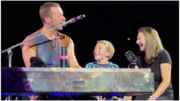 Coldplay surprend un fan en plein concert