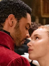 "Ce serait très important" : Six ans après le départ de Regé-Jean Page, la créatrice de Bridgerton souhaite faire revenir Simon et Daphne dans la suite