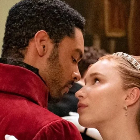 "Ce serait très important" : Six ans après le départ de Regé-Jean Page, la créatrice de Bridgerton souhaite faire revenir Simon et Daphne dans la suite