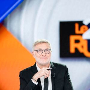 Laurent Ruquier lors de l'émission télévisée '20h de Ruquier' sur BFMTV à Paris, France, le 27 septembre 2023