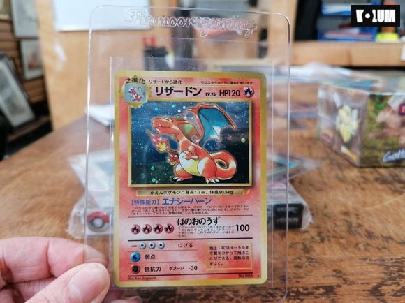 Des cartes "Pokémon" datant de 1999, prochainement vendues aux enchères à prix d'or au Royaume-Uni. Des ensembles de cartes Pokémon scellés, rares, achetés pour £30 chacun il y a 20 ans devraient se vendre pour des dizaines de milliers de livres lors d'une vente aux enchères. La collection, qui a une estimation globale d'environ 36 000 £, a été découverte dans une boîte sous l'escalier lors d'un déménagement. Lorsque le propriétaire a décidé de rechercher la valeur des cartes, il a été stupéfait. Deux boîtes de cartes Pokémon, pour lesquelles il a payé 30 £ chacune entre 1999 et 2000, vont maintenant passer sous le marteau chez Hansons Auctioneers le 22 juillet 2021 avec une estimation d'environ 12 000 £ chacune.