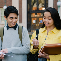 La génération Z gagne des millions grâce à leurs activités secondaires, remettant ainsi en question la nécessité des études supérieures
