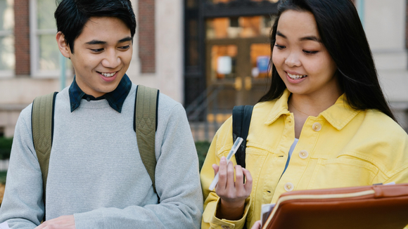 La génération Z gagne des millions grâce à leurs activités secondaires, remettant ainsi en question la nécessité des études supérieures