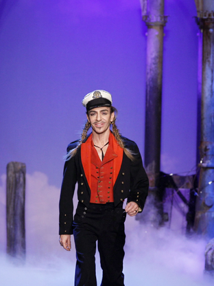 Zara frappe un énorme coup : John Galliano débarque !