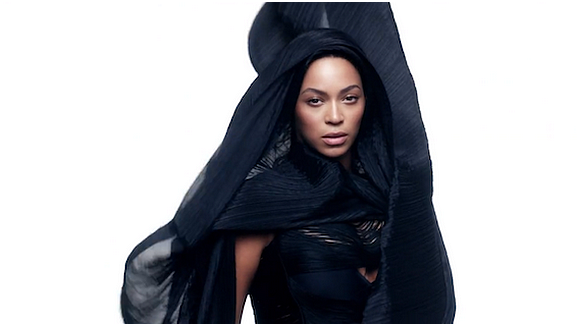Beyoncé accusée de retoucher ses photos