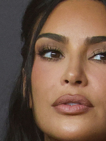 All Fair's, saison 2 : avez-vous reconnu l'actrice culte à qui Kim Kardashian rend hommage dans les premières images de la série de Disney+ ?