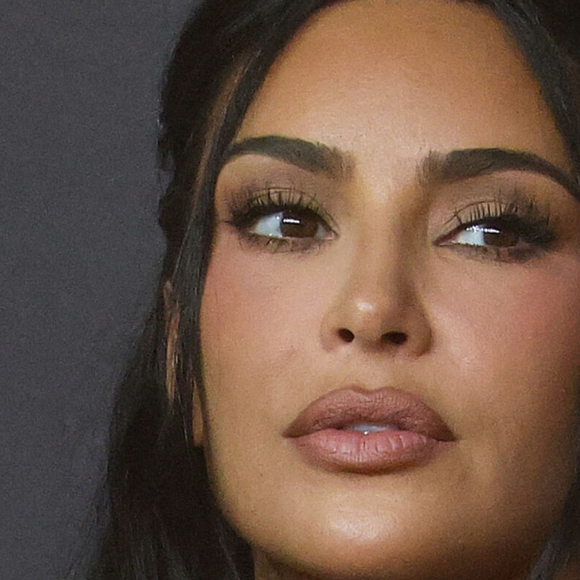 All Fair's, saison 2 : avez-vous reconnu l'actrice culte à qui Kim Kardashian rend hommage dans les premières images de la série de Disney+ ?