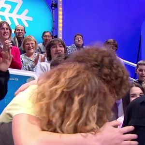 Les 12 coups de midi : moment touchant dans l'émission quand la cheffe maquilleuse embrasse son fils