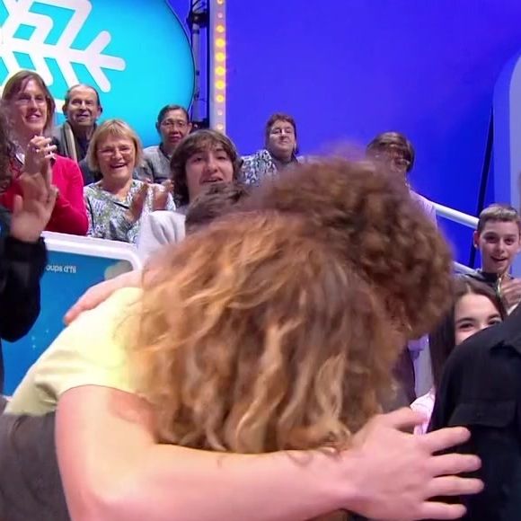 Les 12 coups de midi : moment touchant dans l'émission quand la cheffe maquilleuse embrasse son fils