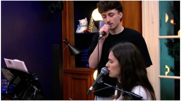 Léo et Jeanne chantent un duo inédit pour les fans