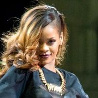 Rihanna s'excuse après l'annulation de concerts