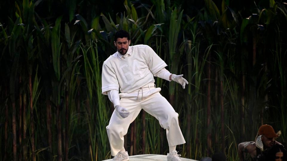 Bad Bunny au Super Bowl en Zara : le détail de sa tenue qui a marqué l'histoire